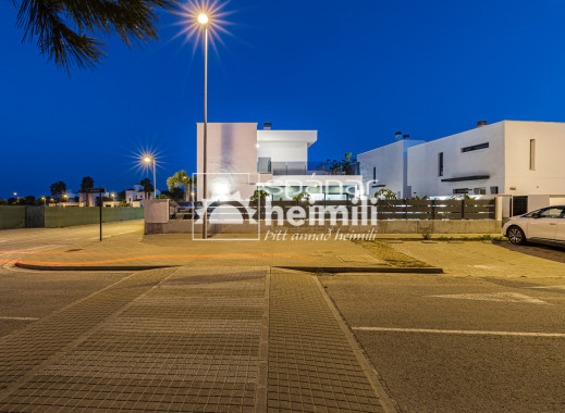 Nýbygging - Einbýli -
Roda Golf