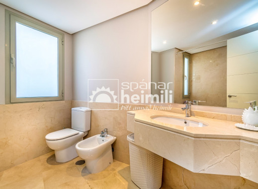 Endursala - Íbúð í fjölbýli -
Las Colinas