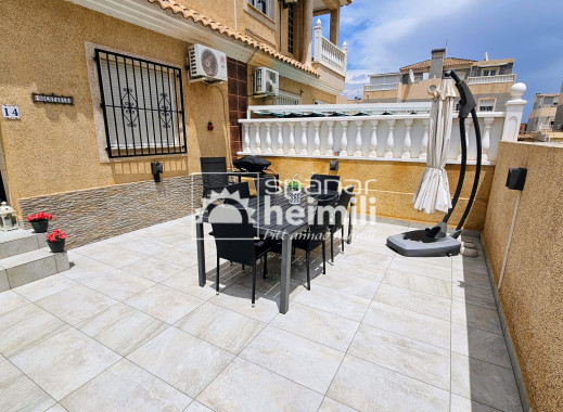 Videresalg - Halvåbent hus -
Playa flamenca