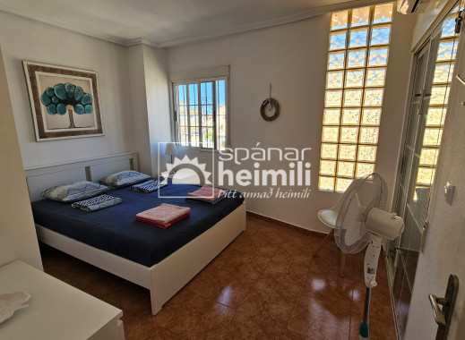 Videresalg - Halvåbent hus -
Playa flamenca