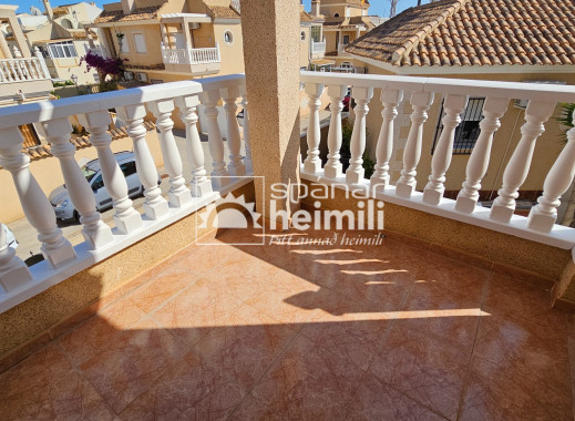 Videresalg - Halvåbent hus -
Playa flamenca