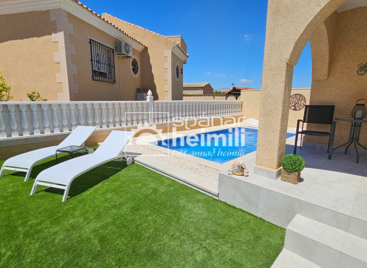 Videresalg - Halvåbent hus -
Playa flamenca