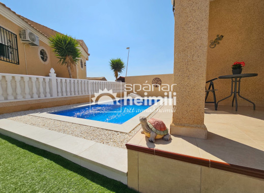 Videresalg - Halvåbent hus -
Playa flamenca