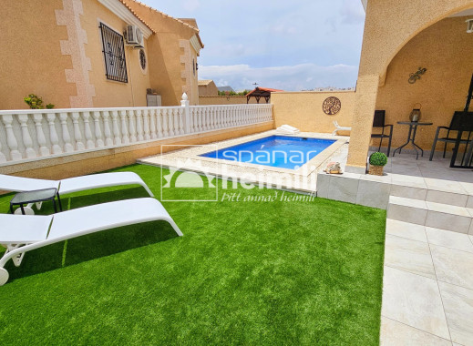 Videresalg - Halvåbent hus -
Playa flamenca