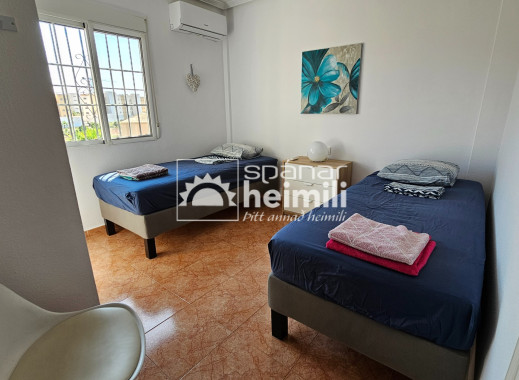 Videresalg - Halvåbent hus -
Playa flamenca