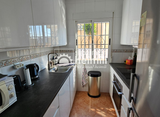 Videresalg - Halvåbent hus -
Playa flamenca