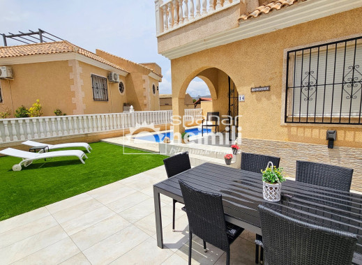 Videresalg - Halvåbent hus -
Playa flamenca