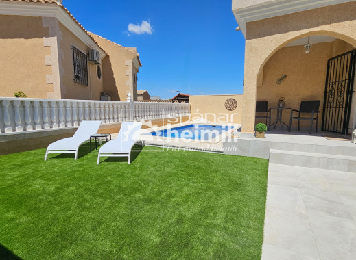 Videresalg - Halvåbent hus -
Playa flamenca