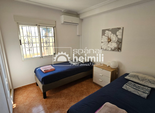 Videresalg - Halvåbent hus -
Playa flamenca