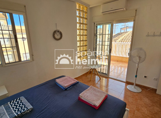 Videresalg - Halvåbent hus -
Playa flamenca