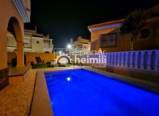 Videresalg - Halvåbent hus -
Playa flamenca