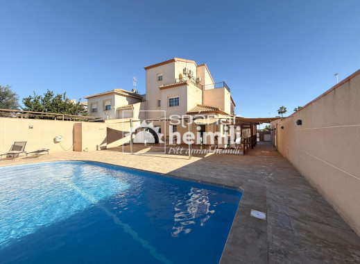 Reventa - Villa -
Cabo Roig