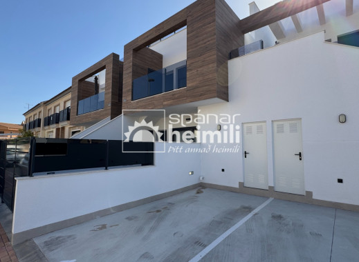 Nýbygging - Efri/neðri íbúð -
San Pedro Del Pinatar