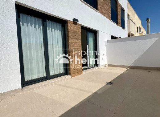 Nýbygging - Efri/neðri íbúð -
San Pedro Del Pinatar