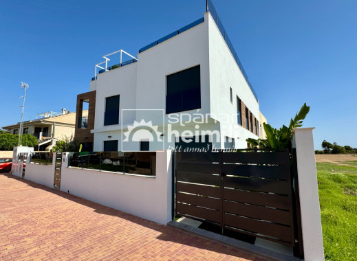 Nýbygging - Efri/neðri íbúð -
San Pedro Del Pinatar