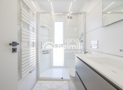 Endursala - Einbýli -
La Manga del Mar Menor - Playa del Galán