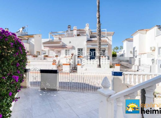 Resale - Townhouse -
Playa flamenca