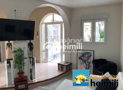 Revente - Villa -
Punta Prima